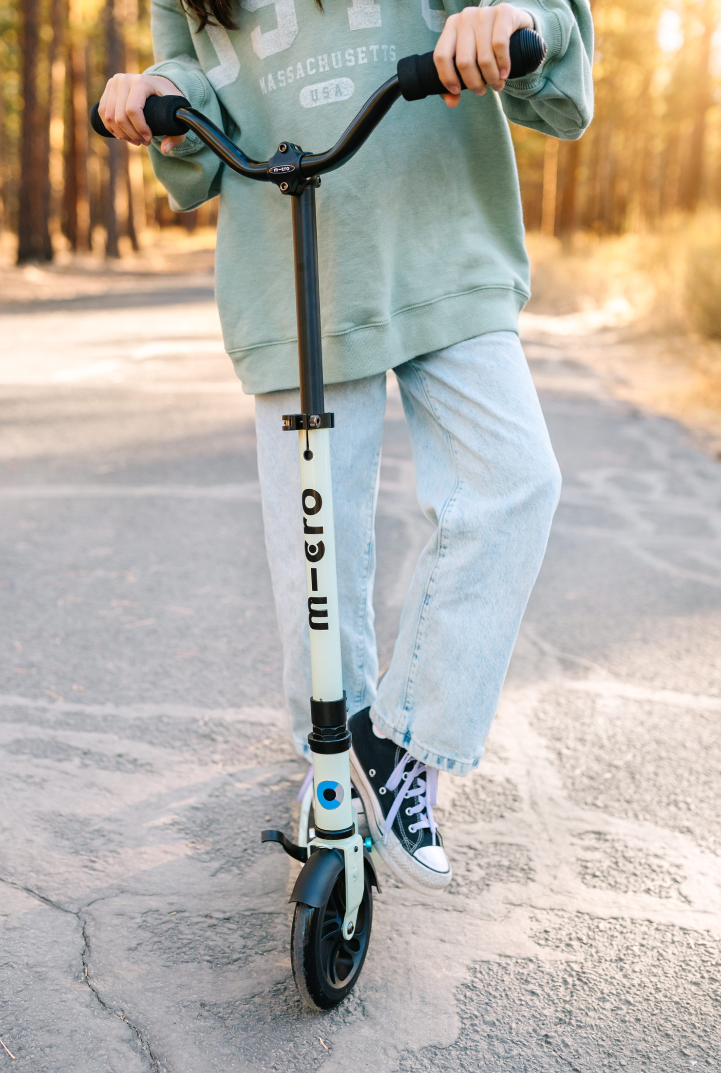 Micro Speed Deluxe Scooter - Image 2