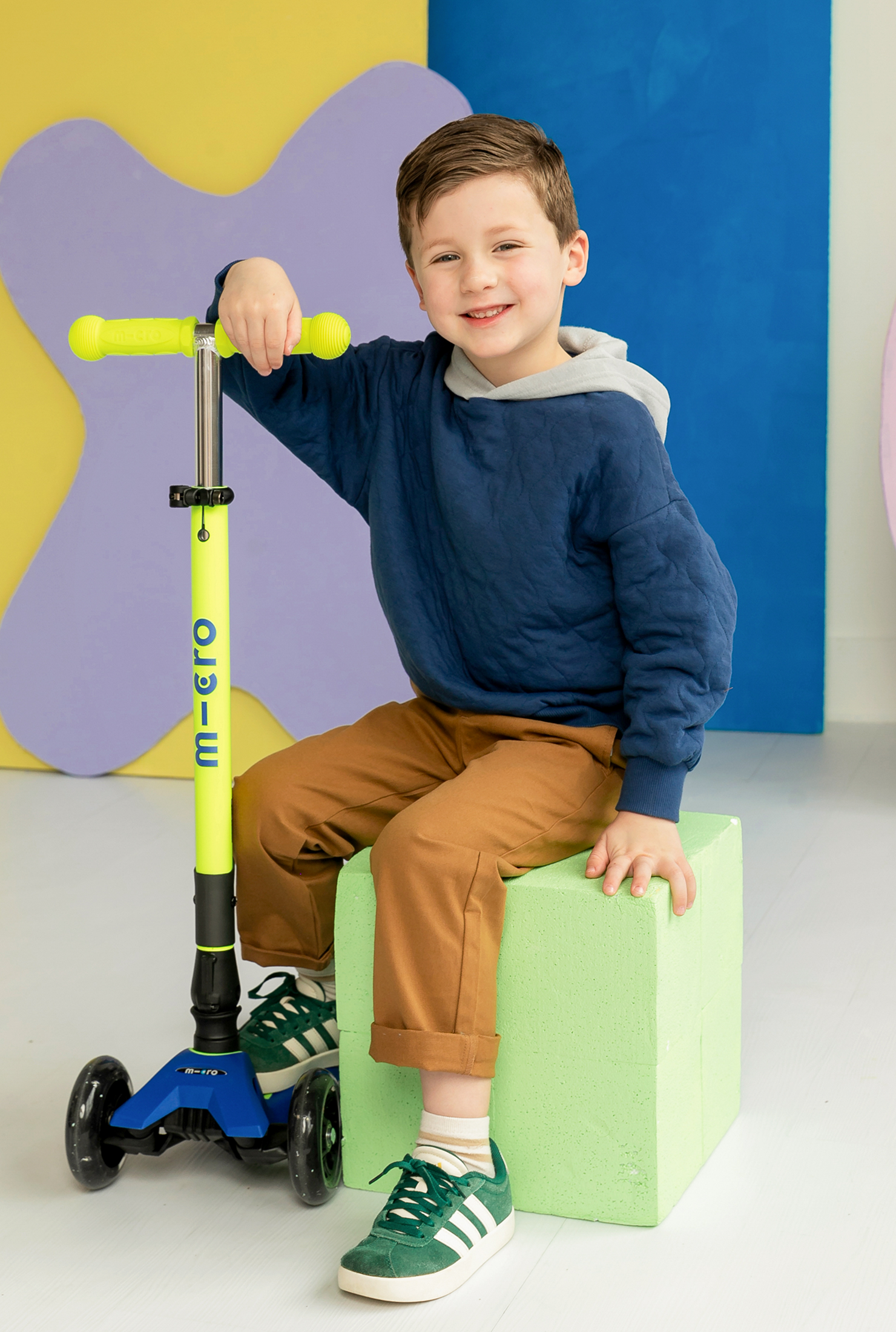 Micro Maxi Foldable LED Scooter - Image 4