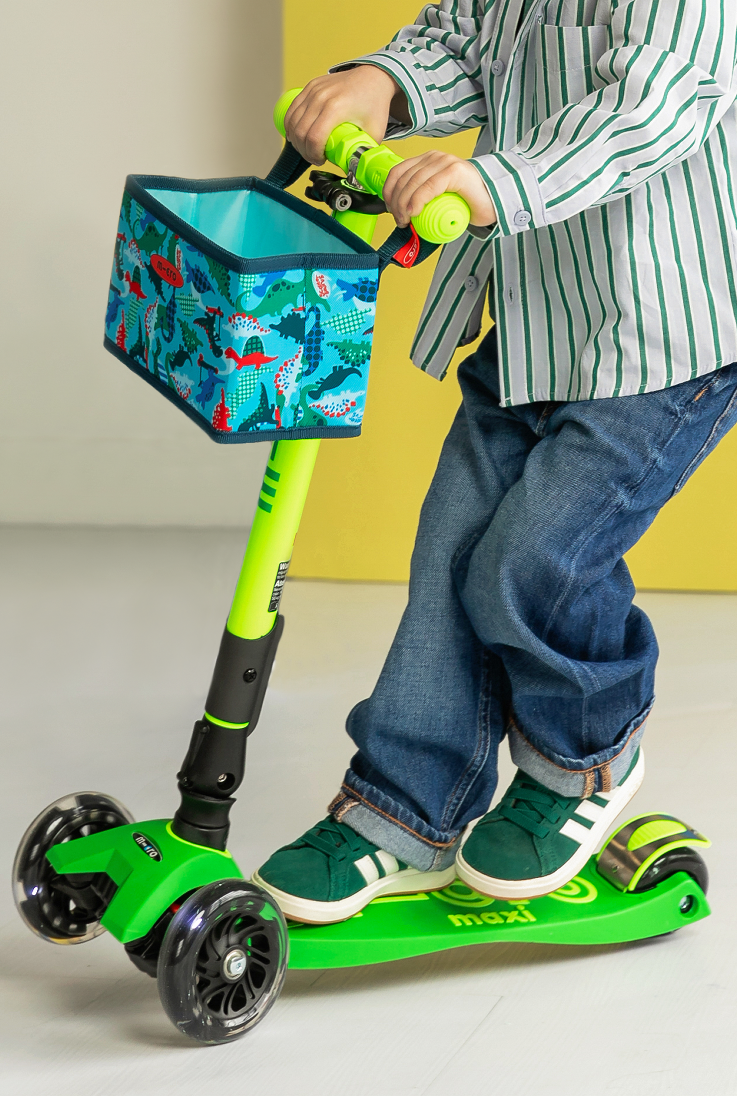 Micro Maxi Foldable LED Scooter - Image 2
