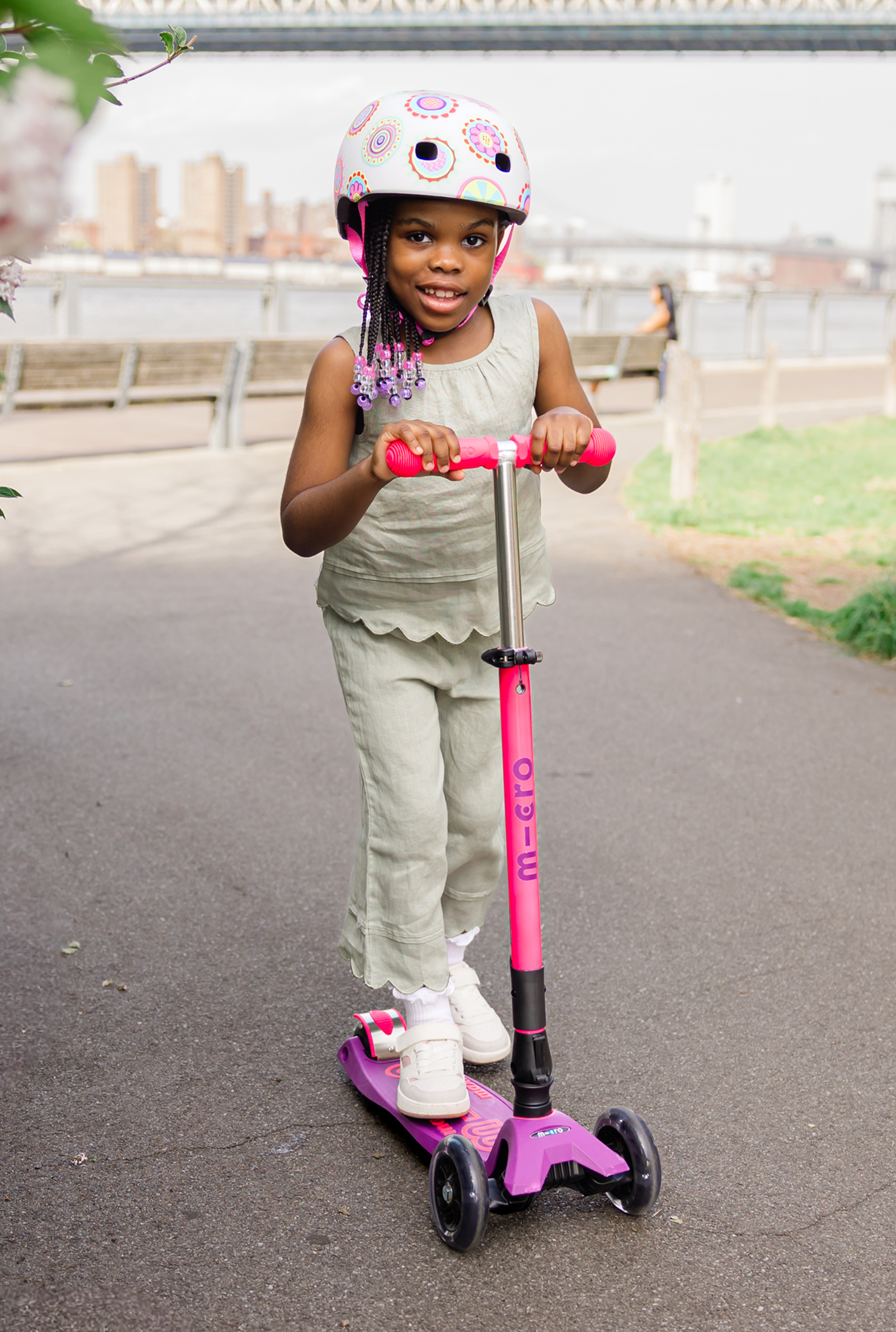 Micro Maxi Foldable LED Scooter - Image 6